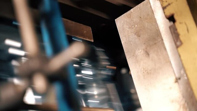 Inserting empty plastic bottle preforms into a conveyor belt