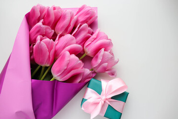 Fototapeta premium postcard mockup. spring flowers. tulip bouquet and space for text