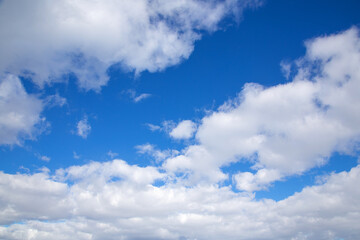 Obraz na płótnie Canvas white clouds against a blue March sky, sunny day