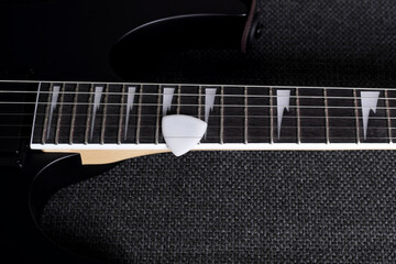 E-Gitarre mit Plektrum