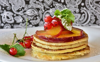 pancakes with berries