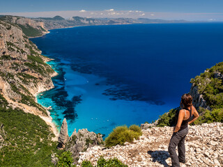 Vista mozzafiato di Cala Goloritze da punta salinas, baunei, sardegna.