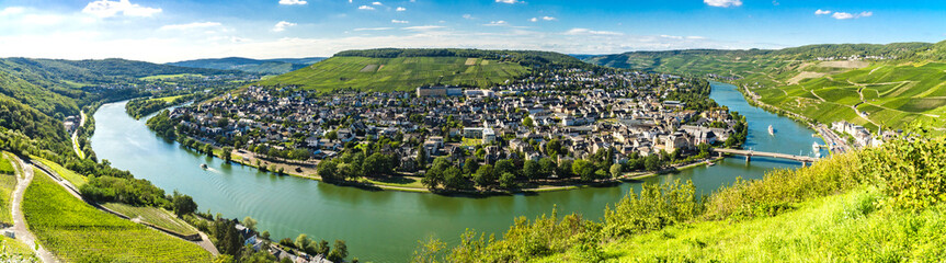 Fototapeta na wymiar Panorama from beautiful Bern Kastel Kues