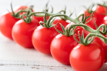 新鮮朝採り、房摘みトマト