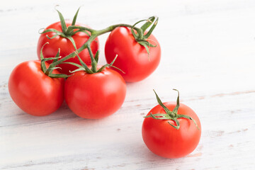 新鮮朝採り、房摘みトマト