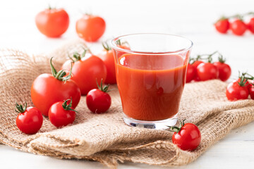 フレッシュなトマトジュースのイメージ写真