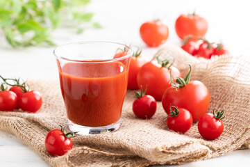 フレッシュなトマトジュースのイメージ写真