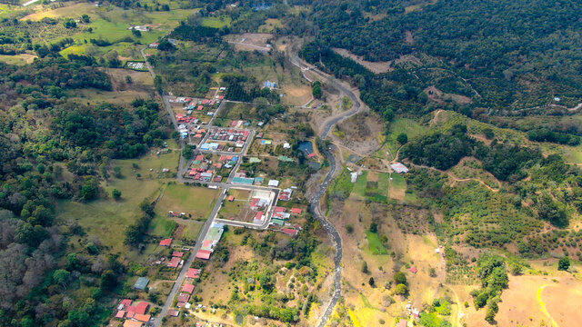 Vista aerea de un pueblo rural en Costa Rica