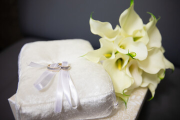 Gold rings for wedding ceremony on a stand 