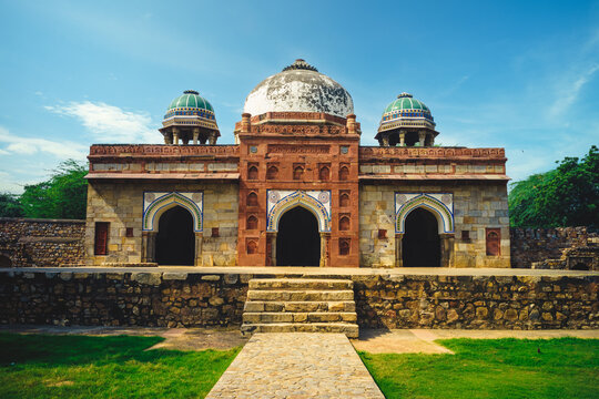 facade of Mosque of Isa Khan in new delhi, india