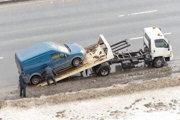 Evacuation of a passenger car with engine breakdown on the highway, loading the car onto a tow...