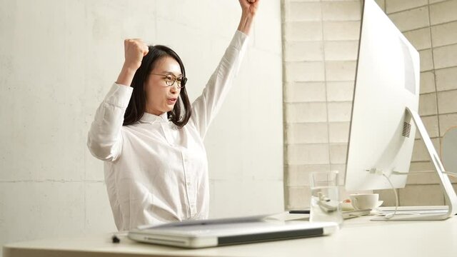 An Asian Businesswoman in the ofice