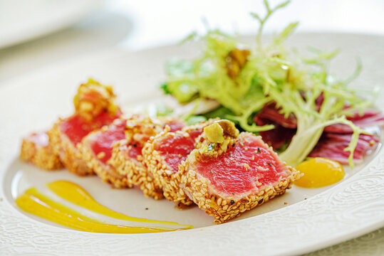 sliced tuna steak with sesame and vegetables