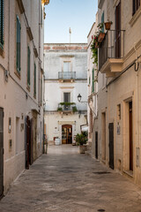 Fototapeta na wymiar typical scenery in the picturesque oldtown of Locorotondo, Puglia