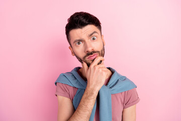 Photo of minded serious handsome young man hold hand chin suspect isolated on pastel pink color background