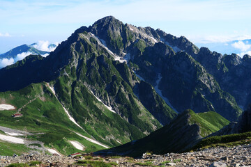 Fototapeta na wymiar 別山から見た立山連峰の剣岳