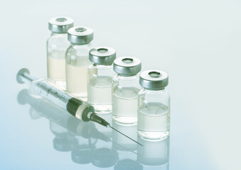 Obraz na płótnie Canvas syringe and medicine bottle for injection