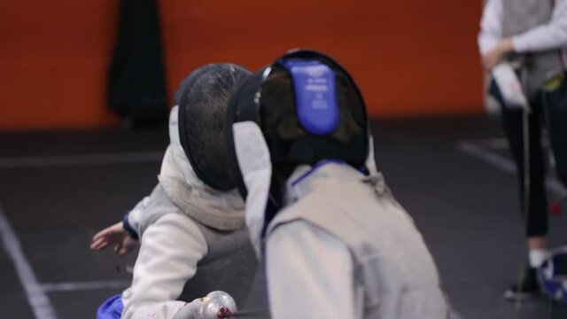 Teenagers practicing fencing at a fencing school 
