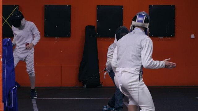 Teenagers practicing fencing at a fencing school 