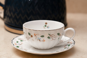 Wite patterned porcelain cupok