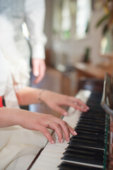 Obraz premium a girl plays the piano