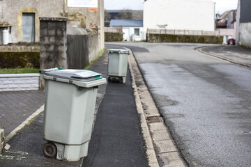 poubelle dechet conteneur puce ramassage triage tri 