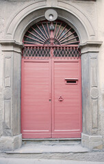 Front entrance door leading to a house in Italy