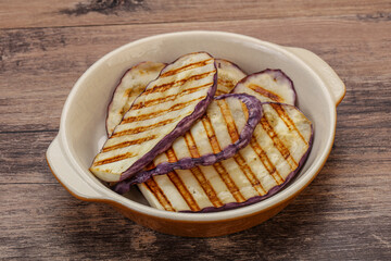 Grilled graffiti eggpant slices with oil