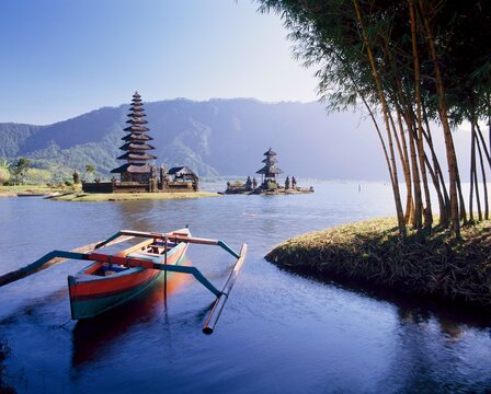 Moored boat before the Danu Temple, beside Lake Ulu, Bratan, Bali, Indonesia