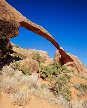 Landscape Arch, 92 ft. high, 306 ft. span, Arches National Park, Utah, USA