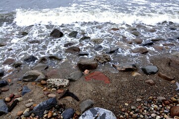 Kamienie na plaży nad Morzem Bałtyckim.