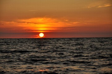Zachód słońca nad Morzem Bałtyckim.