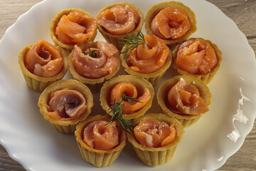 Obraz na płótnie Canvas Tasty tartlets with salted salmon.