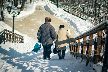 people in the snow , old love , love 