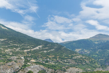 Fototapeta na wymiar Voyage vers l'Italie par la montagne suisse