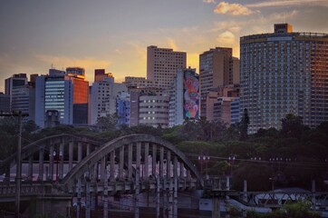 Fototapeta premium Coucher de soleil sur Belo Horizonte au Brésil