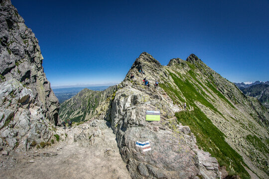 Tatry Wysokie, droga z Doliny Pięciu Staw&oacute;w na Świnicę