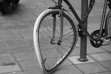 Obraz na płótnie Canvas old bicycle on the street