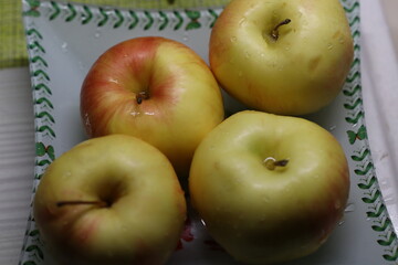 apples in a basket