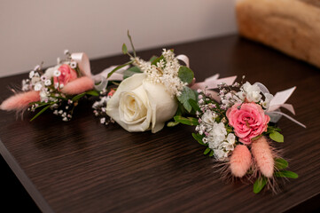 Boutonniere of groom and witnesses on brown background