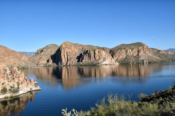 Fototapeta na wymiar Canyon Lake in the Tonto National Forest near Tortilla Flat, Arizona.