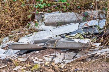 Asbestos sheets which have been dumped