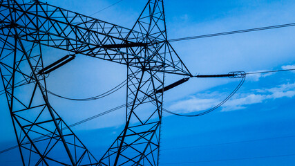 Antena y cielo azul