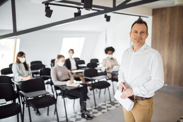 Obraz premium Confident man, leadership, office.