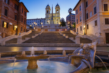 Italy, Rome, Spanish Steps, Barcaccia Fountain on Piazza di Spagna, City at dawn
