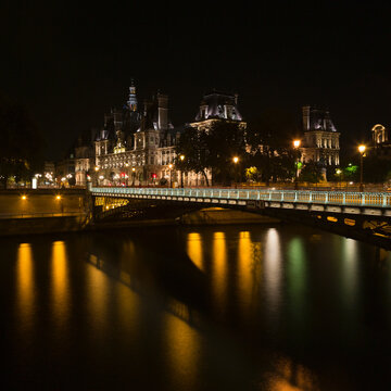 France, Ile-de-France, Paris,&Ocirc;&oslash;&Omega;Pont dArcole and Hotel de Ville at night