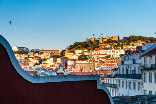 Portugal, Lisbon, Chiado, Calcada do Duque, Old town buildings and So Jorge Castle