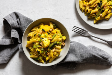 One pot pasta with peas, cauliflower, carrotsÔøΩand curry