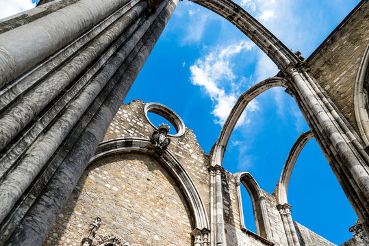 Portugal, Lisbon, Sky seen through Carmo Convent ruins