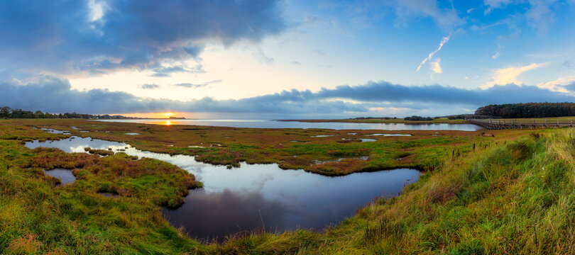 UK, Scotland, East Lothian, Aberlady Bay at sunset